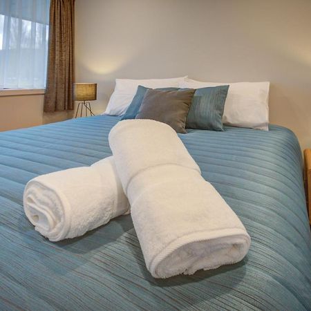 Dusky Motels Te Anau Bagian luar foto