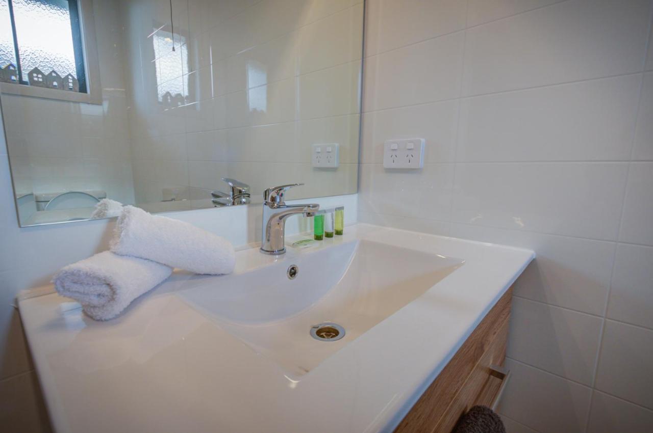 Dusky Motels Te Anau Bagian luar foto