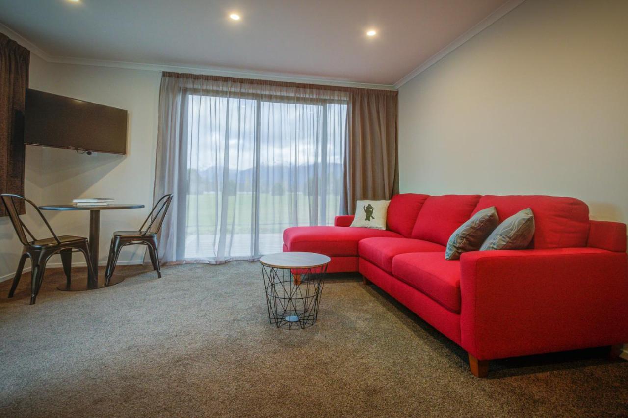 Dusky Motels Te Anau Bagian luar foto