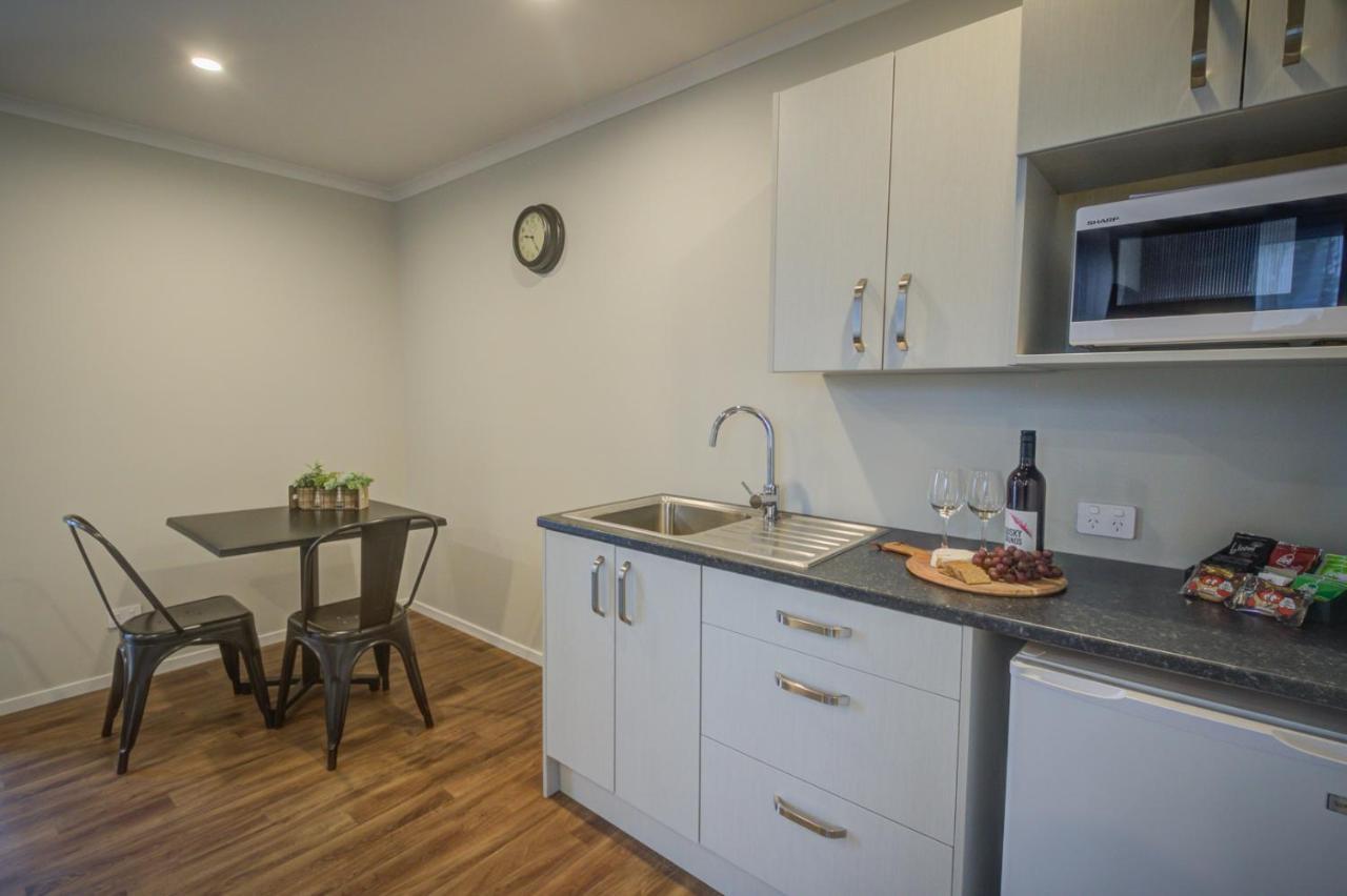Dusky Motels Te Anau Bagian luar foto
