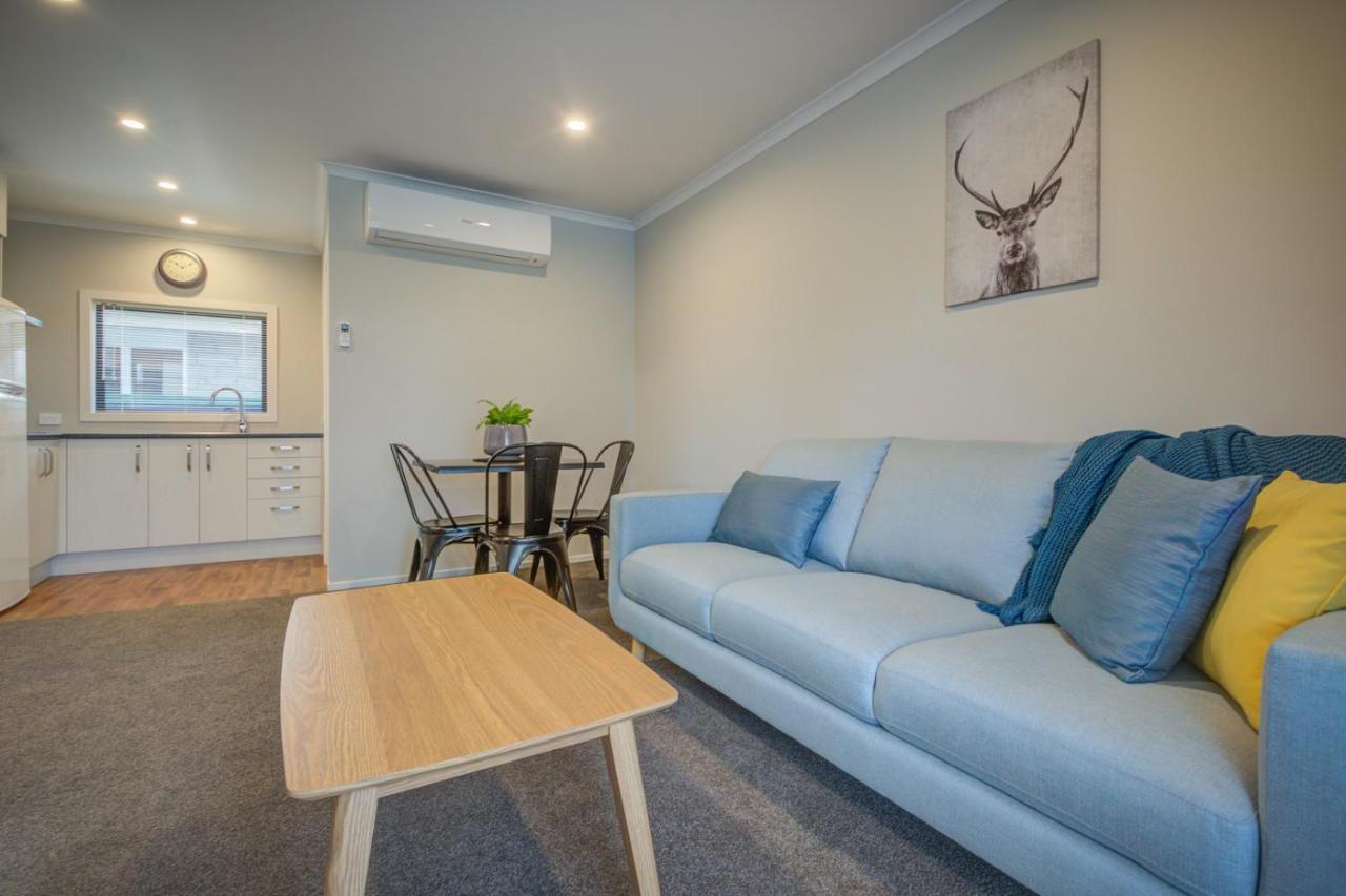 Dusky Motels Te Anau Bagian luar foto