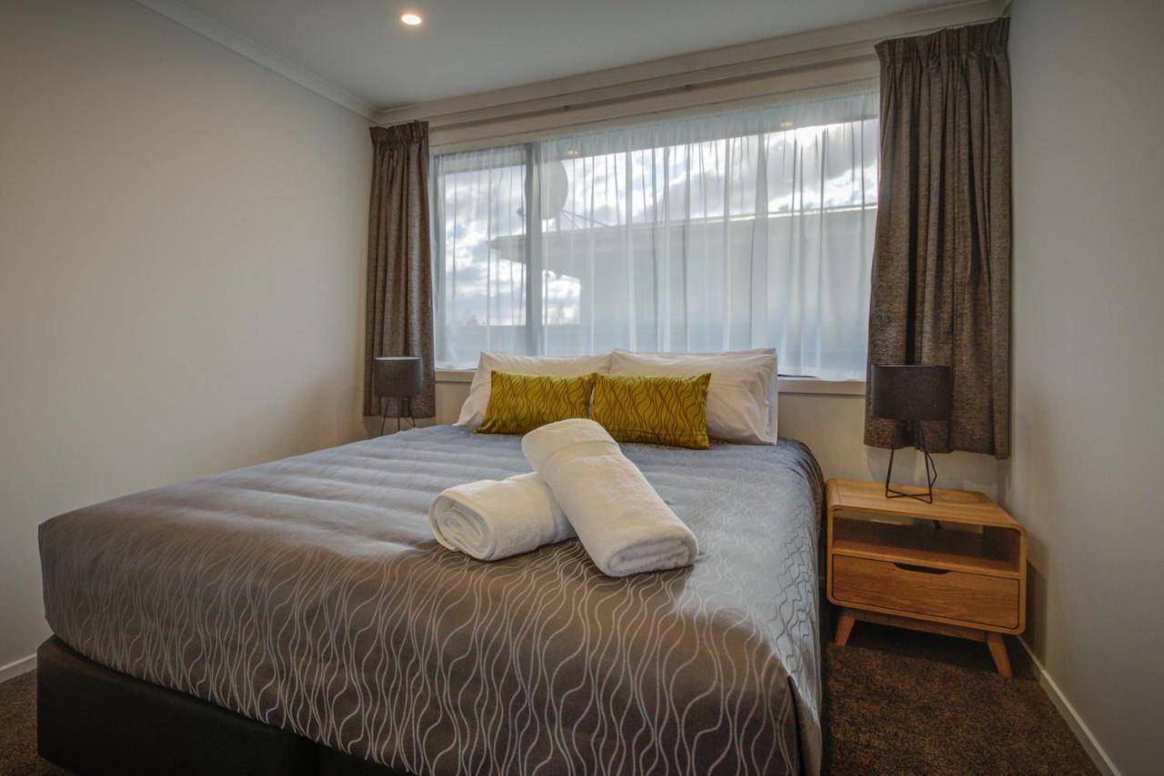 Dusky Motels Te Anau Bagian luar foto