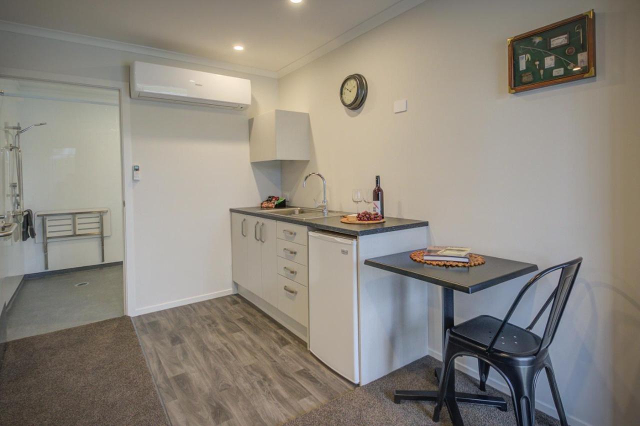 Dusky Motels Te Anau Bagian luar foto