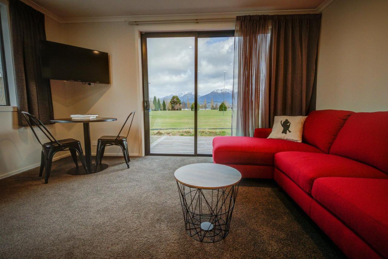 Dusky Motels Te Anau Bagian luar foto