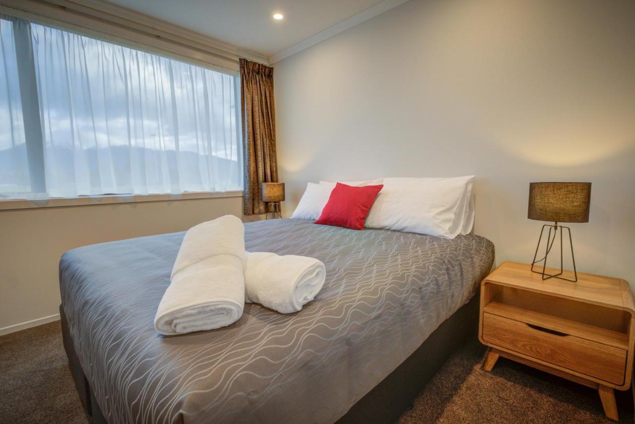 Dusky Motels Te Anau Bagian luar foto